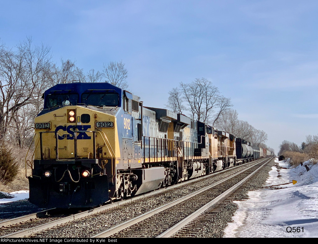 CSX 9012 on Q561